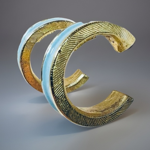 Pretty brush, goldtone, light blue enamel open hoop costume pierced earrings - Picture 7 of 9